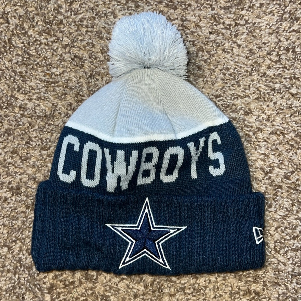 New Era Dallas Cowboys beanie with Pom Pom
